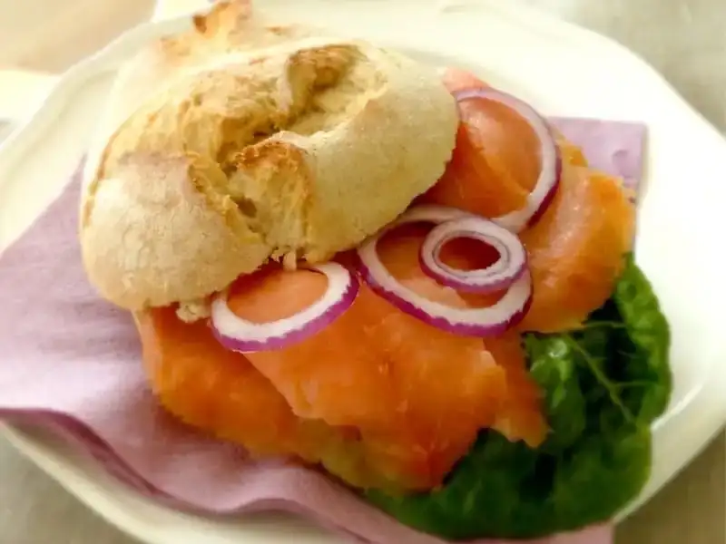 Lachsbrötchen